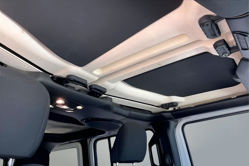 Used 2021 White Jeep Unlimited Rubicon image 23