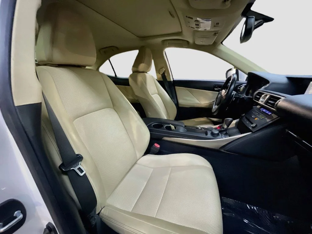 Used 2016 White Lexus 200t image 27