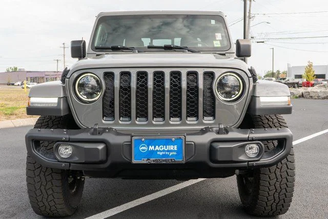 Used 2023 Gray Jeep Sport S image 3