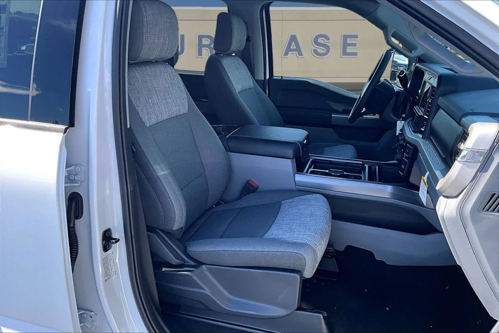 New 2027 Oxford White Ford F-250® XLT image 11