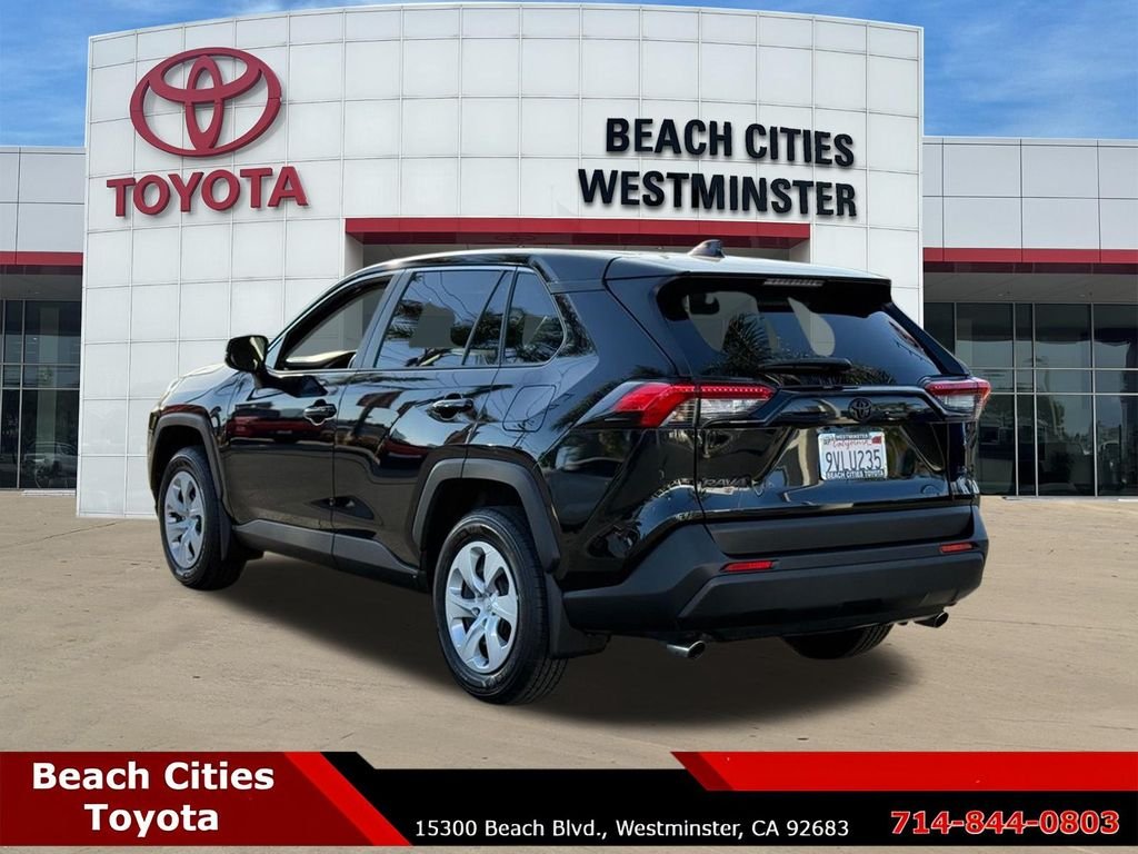 2025 Toyota RAV4 LE - Photo 8