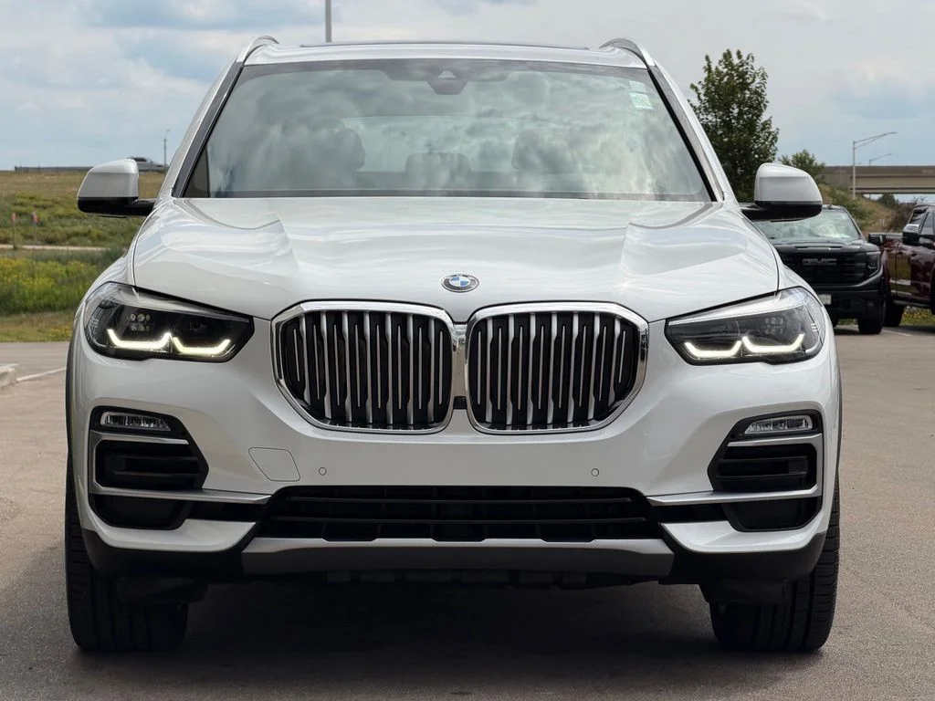 Used 2019 White BMW xDrive40i image 6