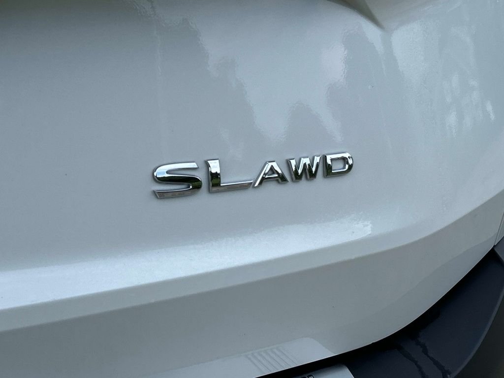 Used 2023 White Nissan SL image 14