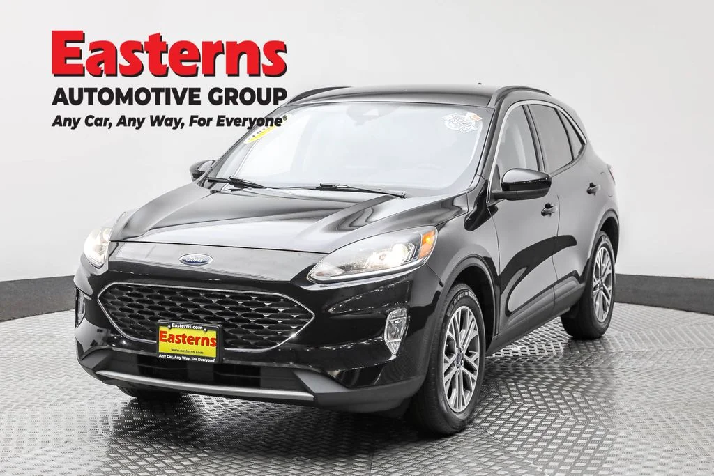 Used 2021 Black Ford SEL image 1