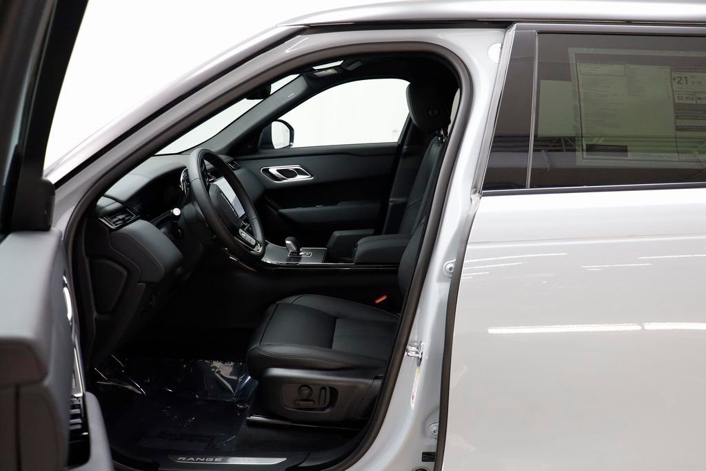 New 2026 Arroios Grey LAND ROVER Dynamic SE image 7