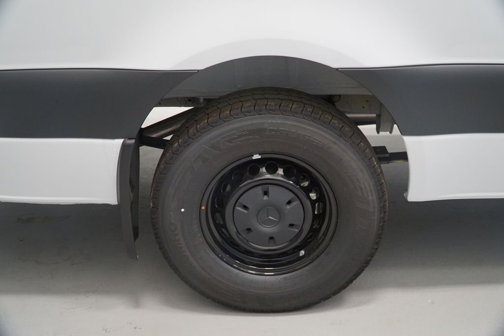 New 2026 Arctic White Mercedes-Benz Cargo 170 WB image 7