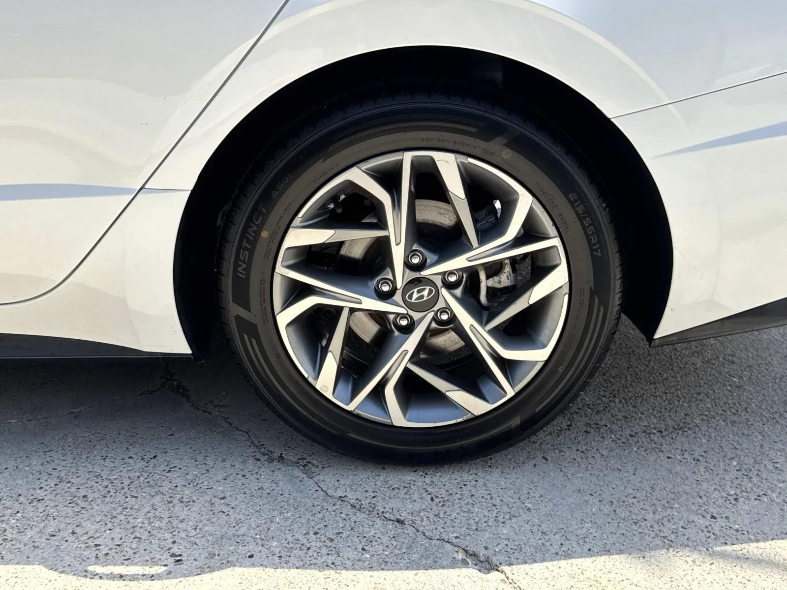Used 2023 White Hyundai SEL image 4
