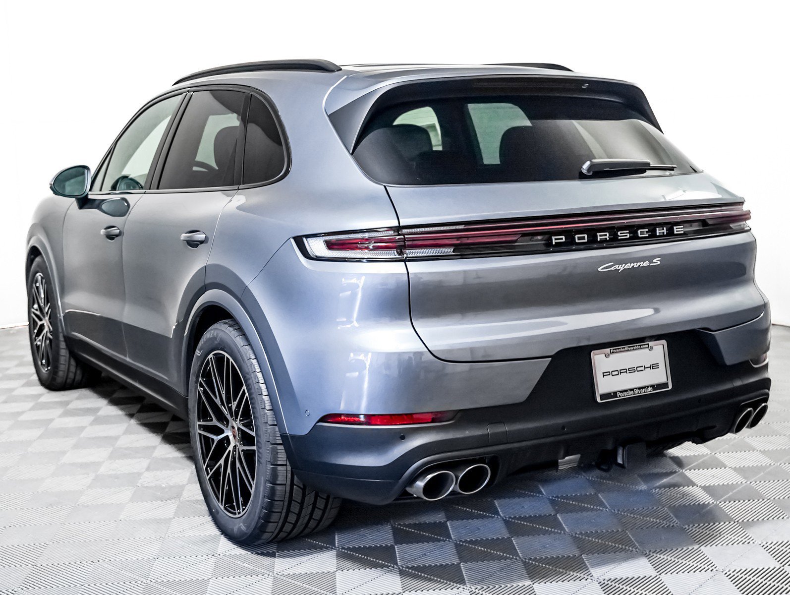 2026 Porsche Cayenne S - Photo 3