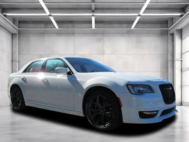 2023 Chrysler 300 Touring L RWD's photo
