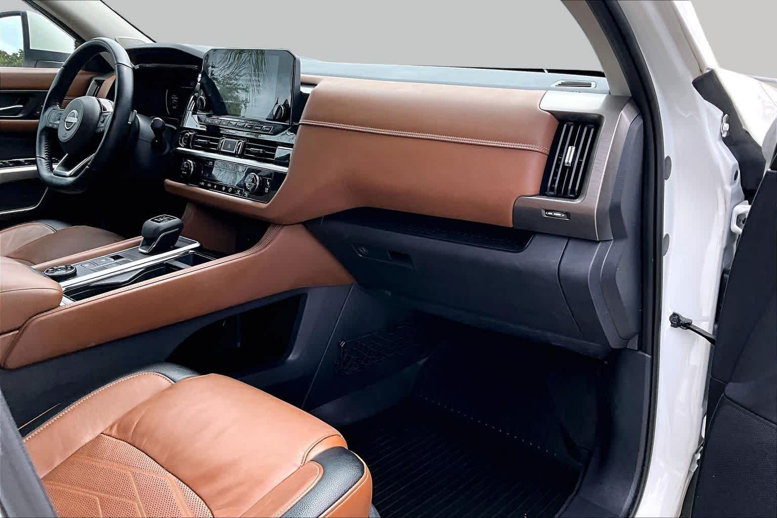 Used 2022 Pearl White Tricoat Nissan Platinum image 19