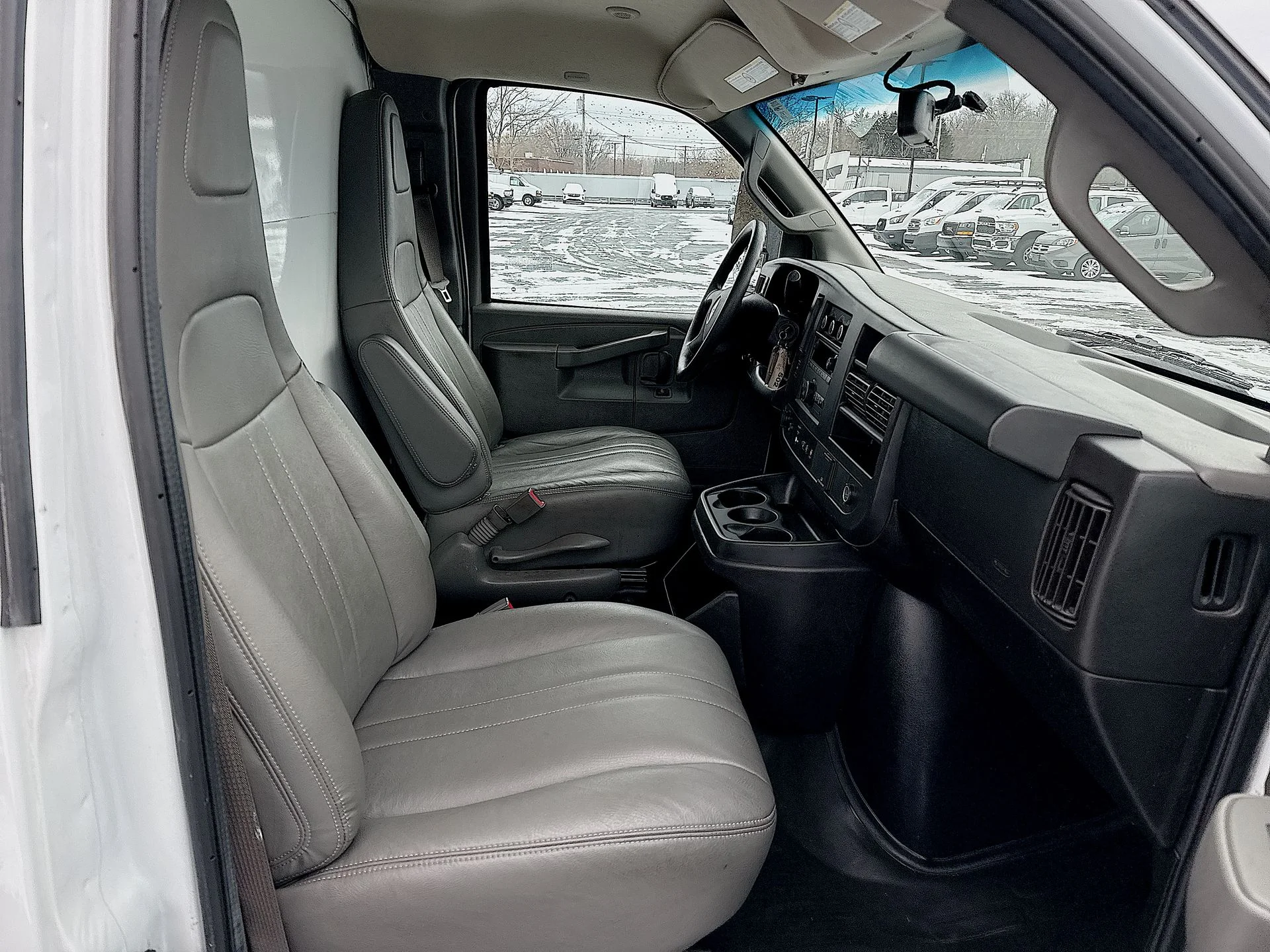 Used 2020 Summit White GMC Work Van image 22