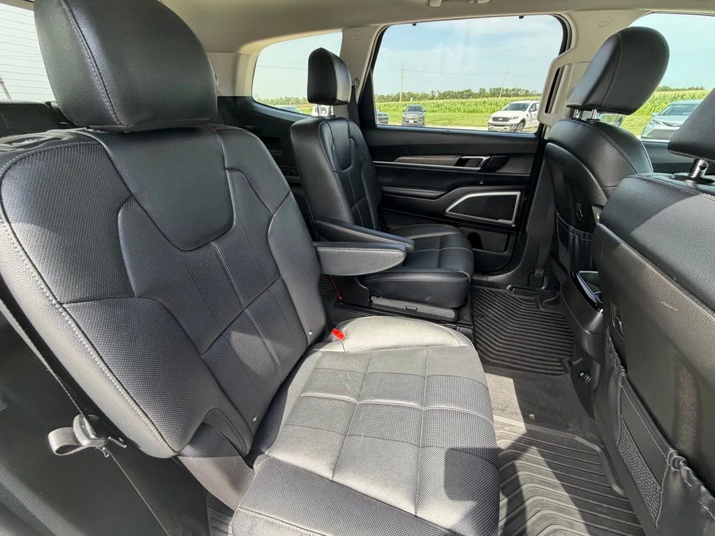 Used 2022 Black Kia EX image 30