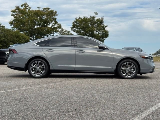 Used 2024  Honda EX-L image 10