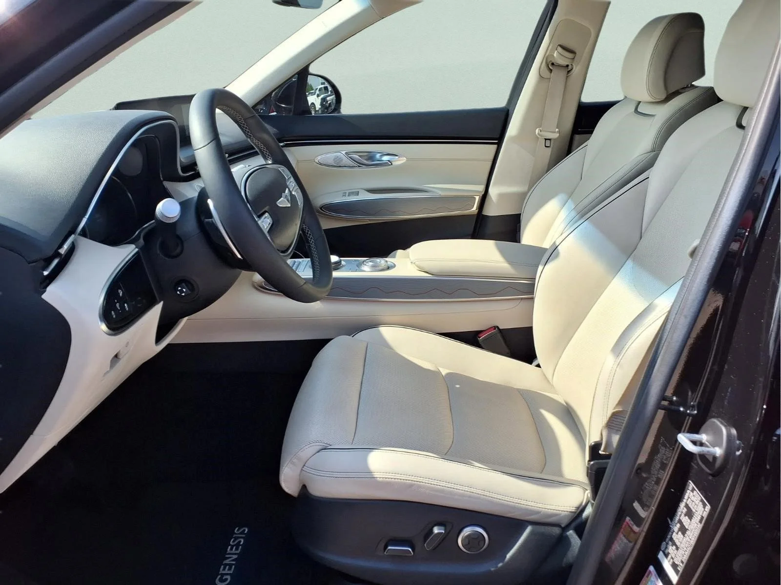 2024 GENESIS GV70 Standard - Photo 12