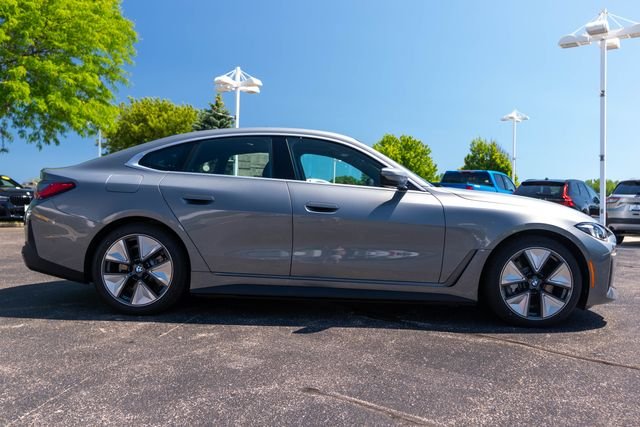 New 2026 Skyscraper Grey Metallic BMW xDrive40 image 2