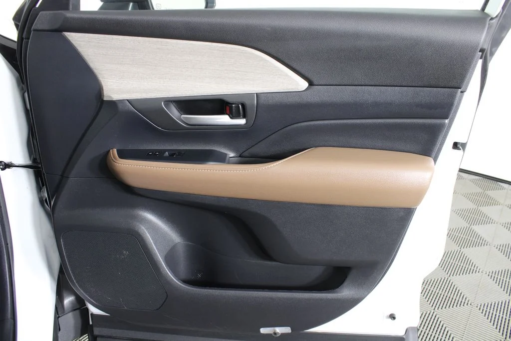 Used 2024 Pearl Toyota Platinum image 10