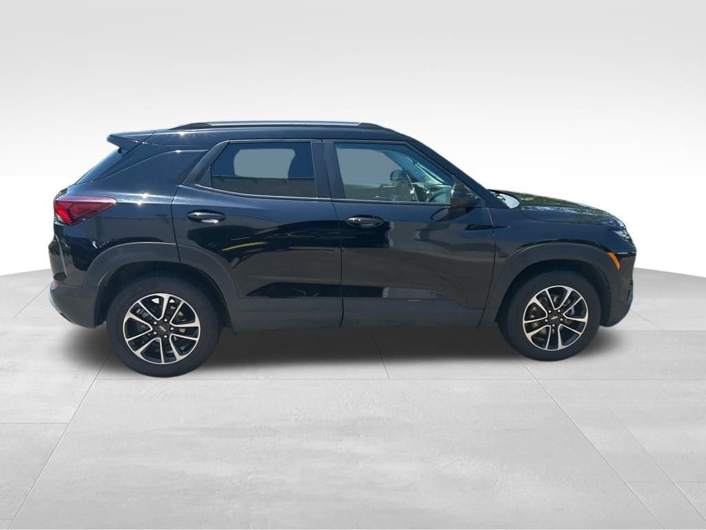 Used 2025 Black Chevrolet LT image 9