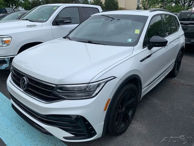 2023 Volkswagen Tiguan 2.0T SE R-Line Black 4Motion's photo