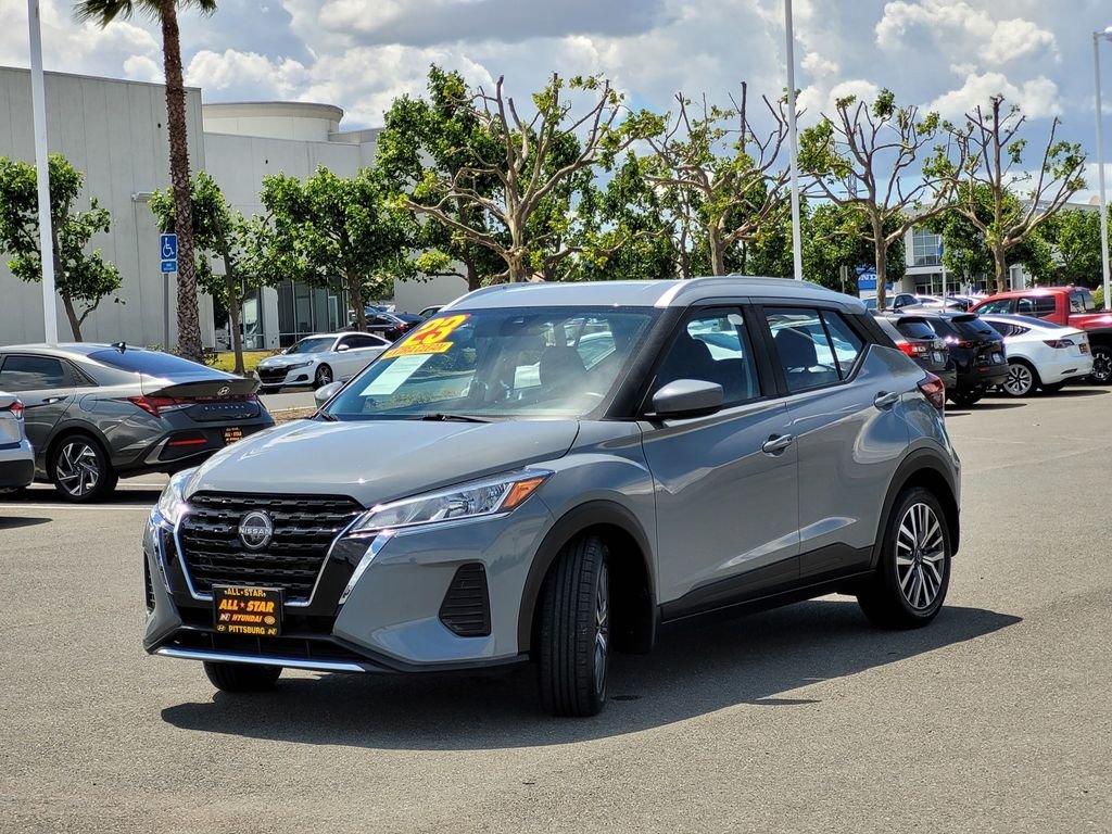 Used 2023 Gray Nissan SV image 8