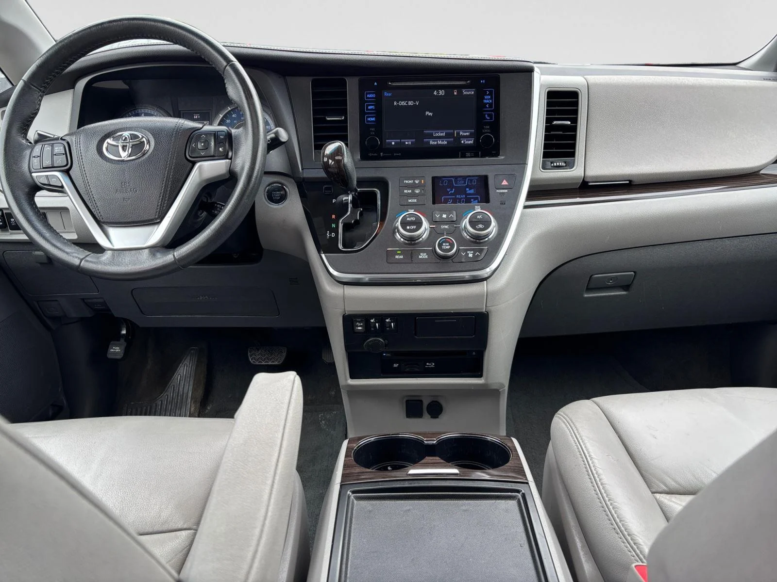 Used 2016 Blizzard Pearl Toyota XLE Premium 8-Passenger image 14