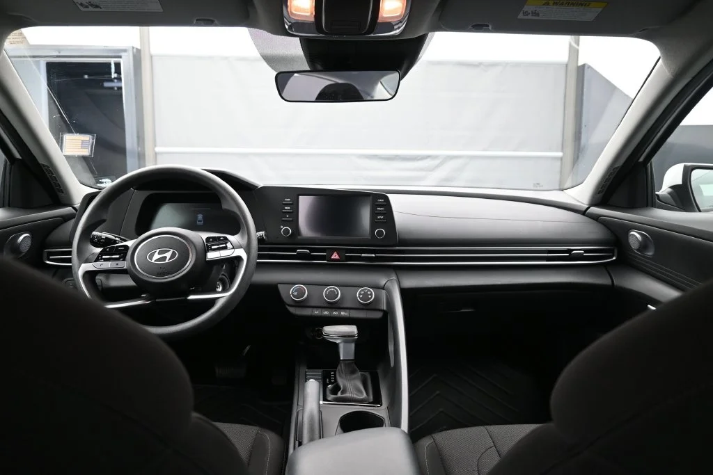Used 2024 White Hyundai SE image 18