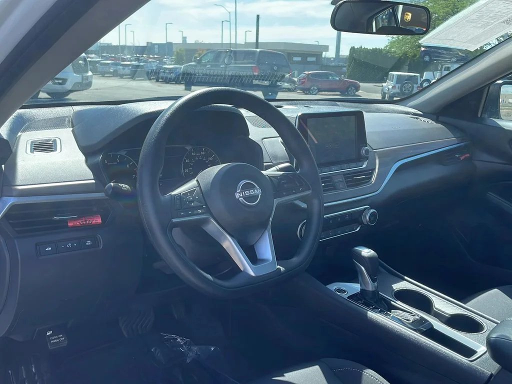 2025 Nissan Altima SV - Photo 14
