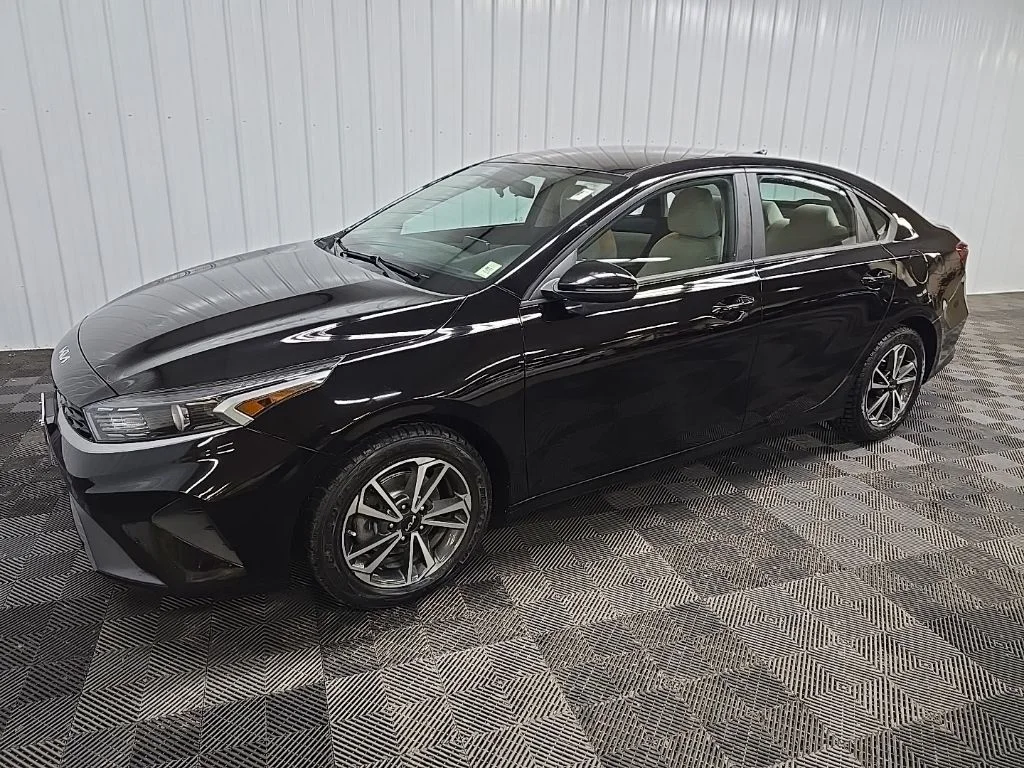 Used 2023 Aurora Black Kia LXS image 6