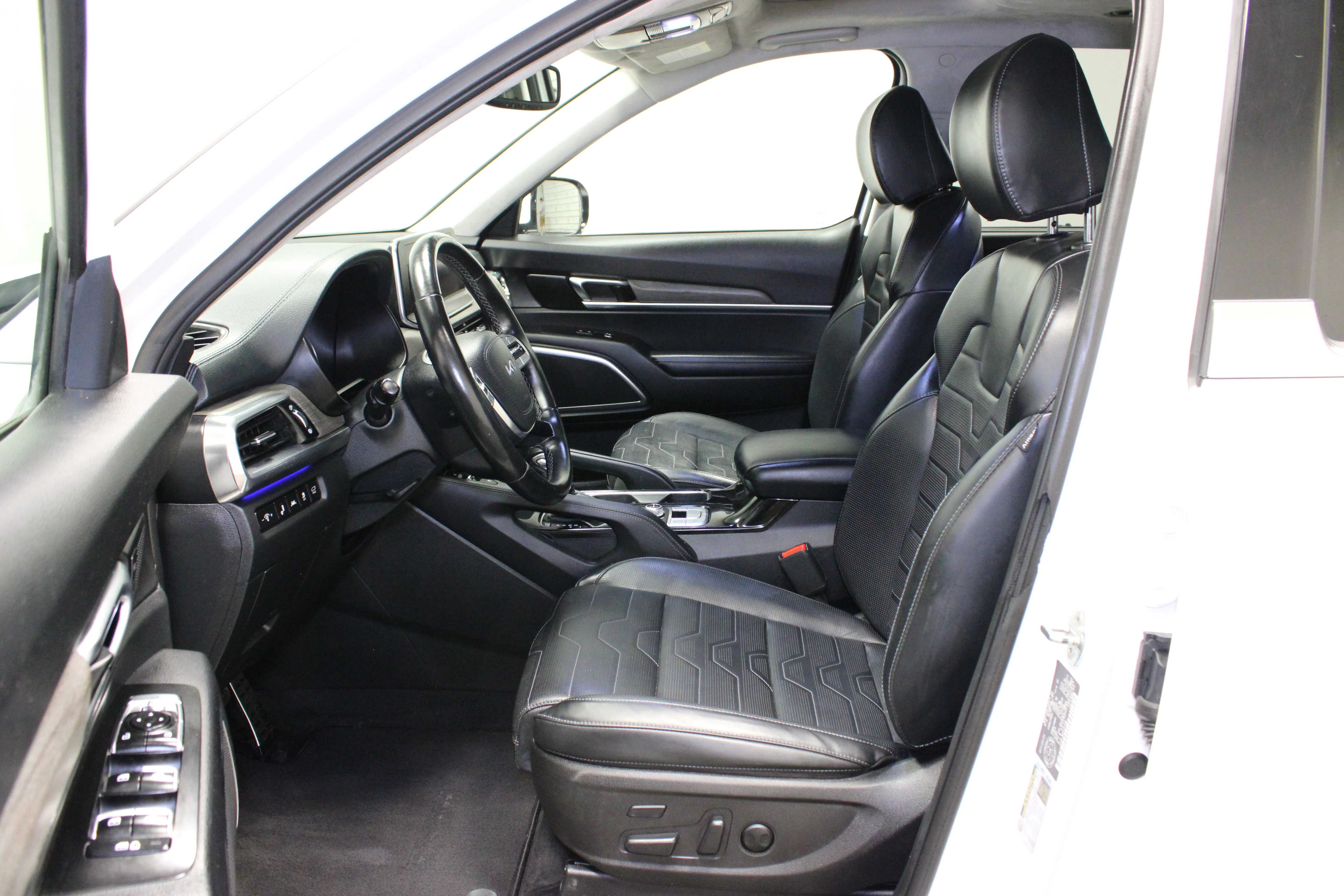 Used 2022 Glacial White Pearl Kia SX image 20