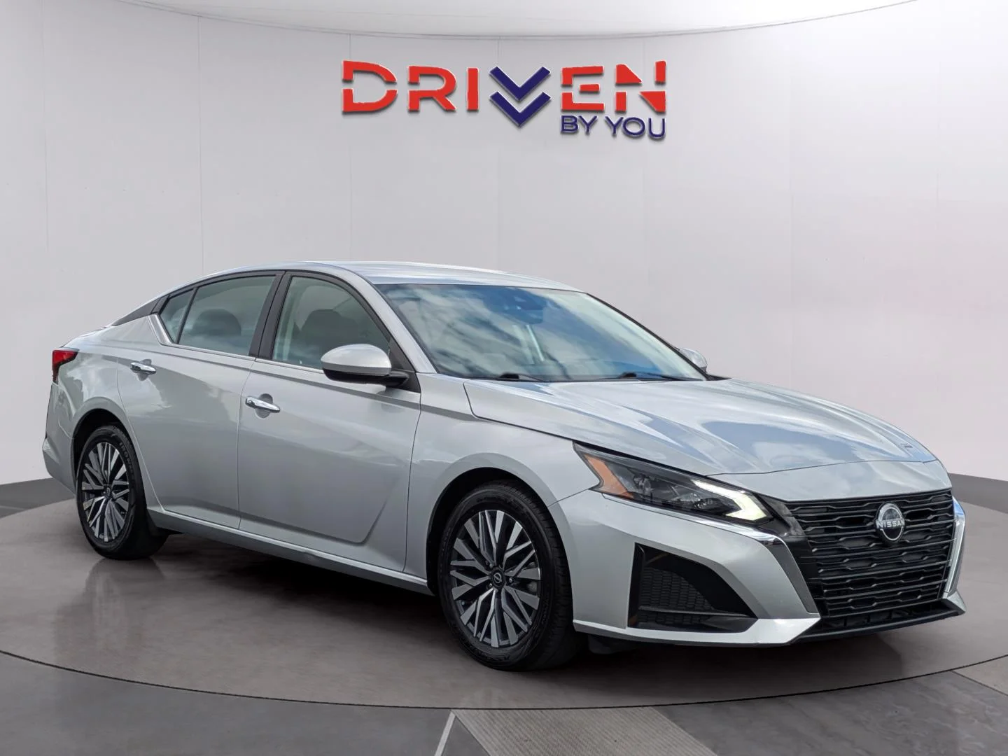 Used 2023 Brilliant Silver Metallic Nissan 2.5 SV image 7
