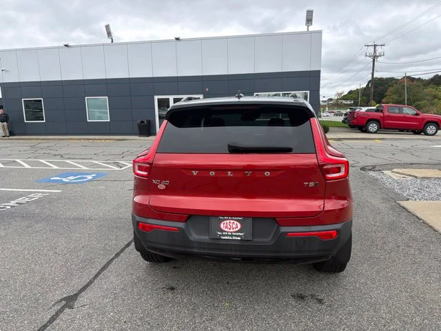 Used 2021 Red Volvo R-Design image 6
