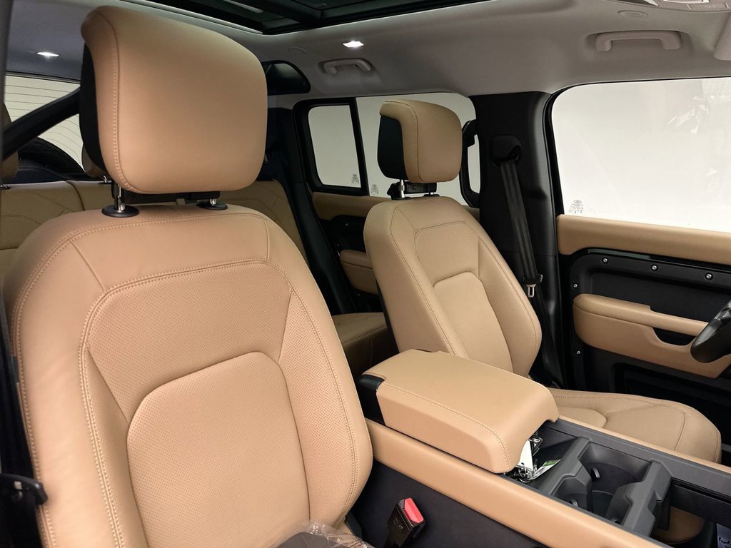New 2026 Santorini Black Land Rover S image 6