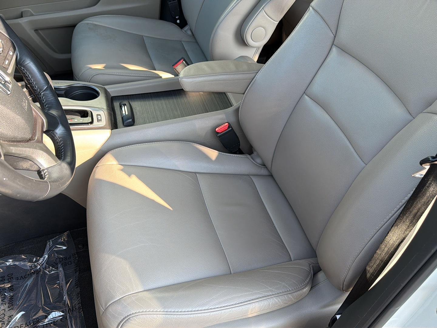 Used 2019 White Diamond Pearl Honda EX-L image 30