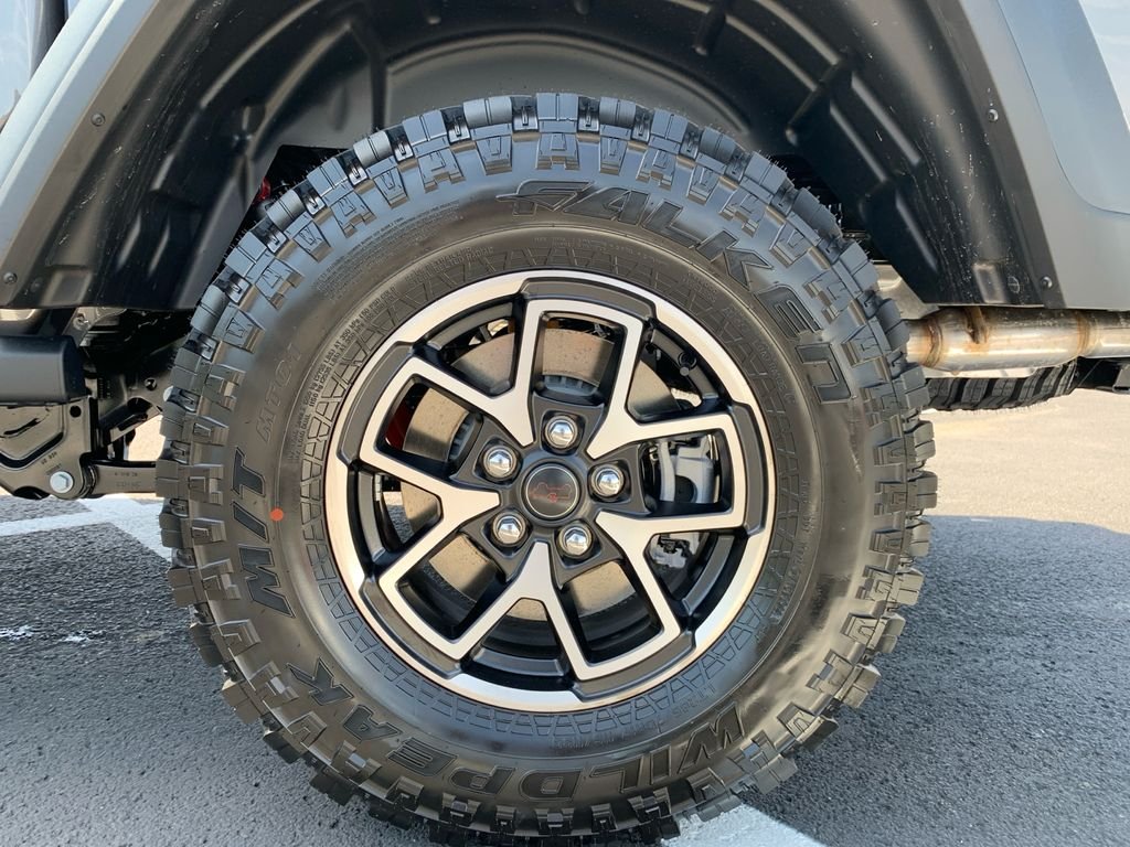 New 2026 Granite Crystal Metallic Clear-Coat Exterior Paint Jeep Rubicon image 10