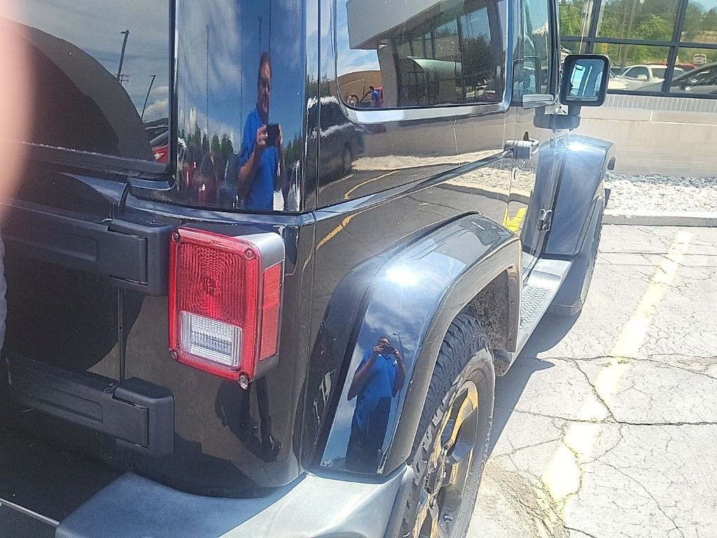 Used 2015 Black Clearcoat Jeep Sahara Altitude image 5