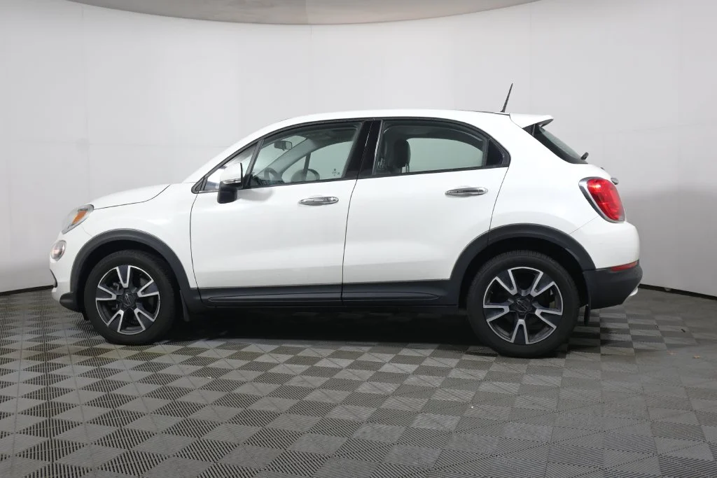Used 2017 White FIAT Pop image 2