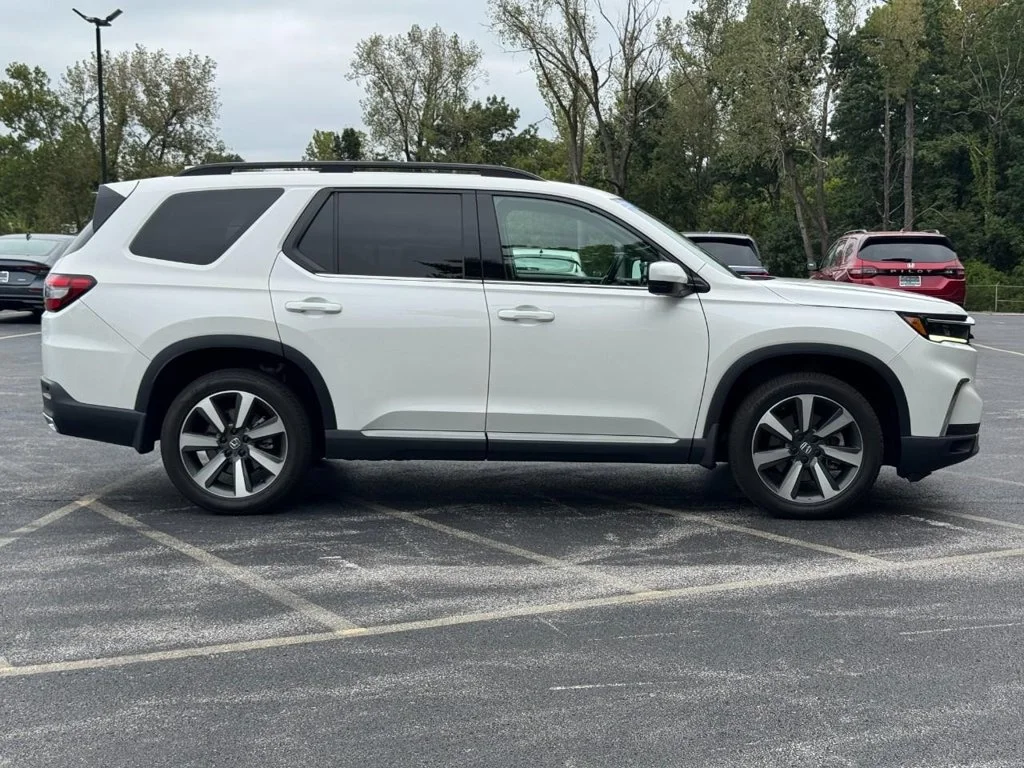 Certified Used 2025 White Honda Touring image 3