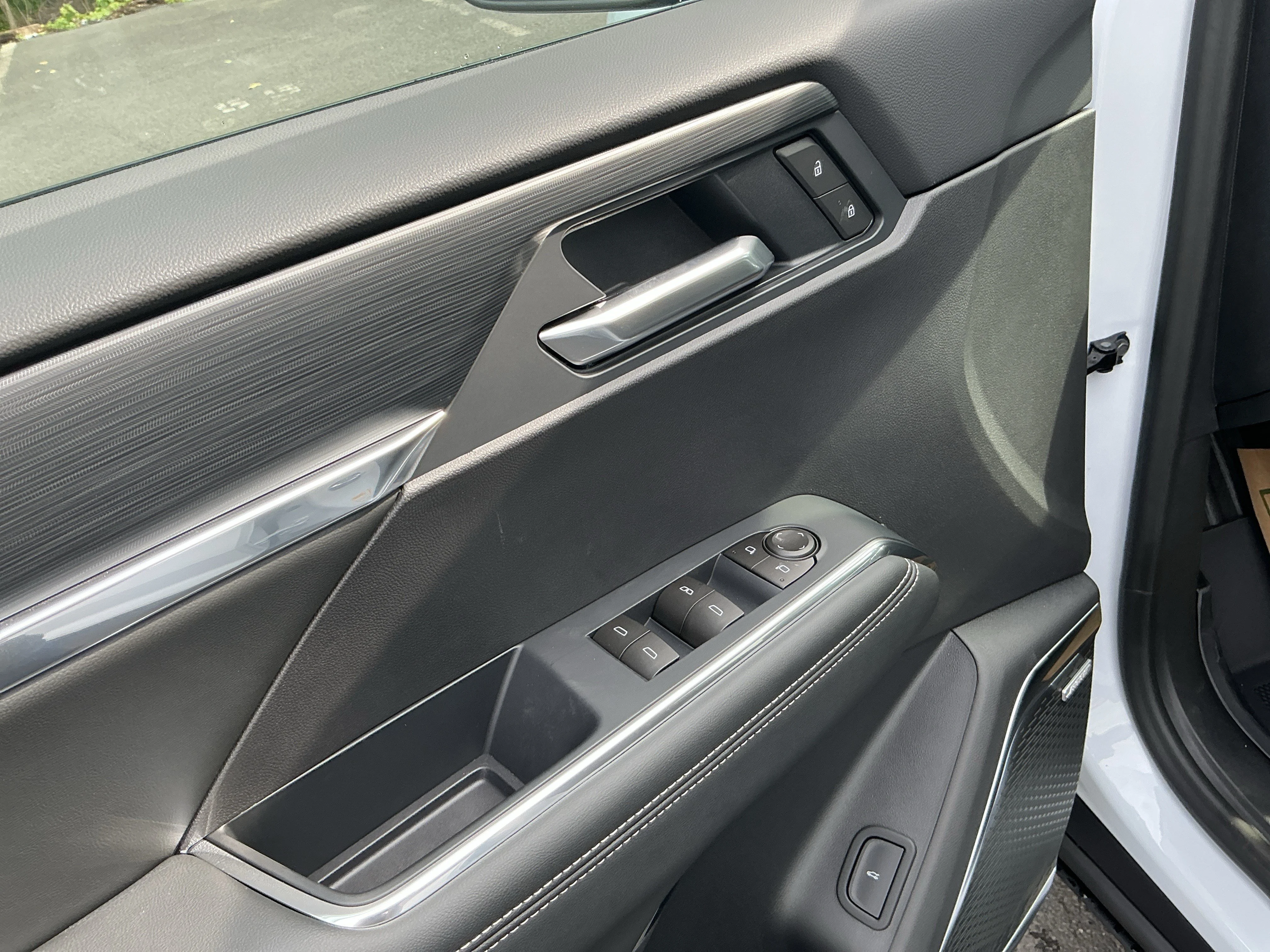 New 2026 Glacier White Tricoat GMC Elevation image 14