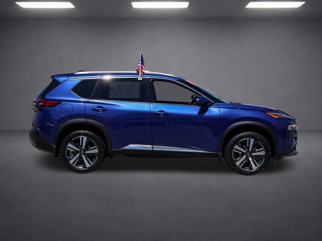 Used 2021 Blue Nissan SL image 2
