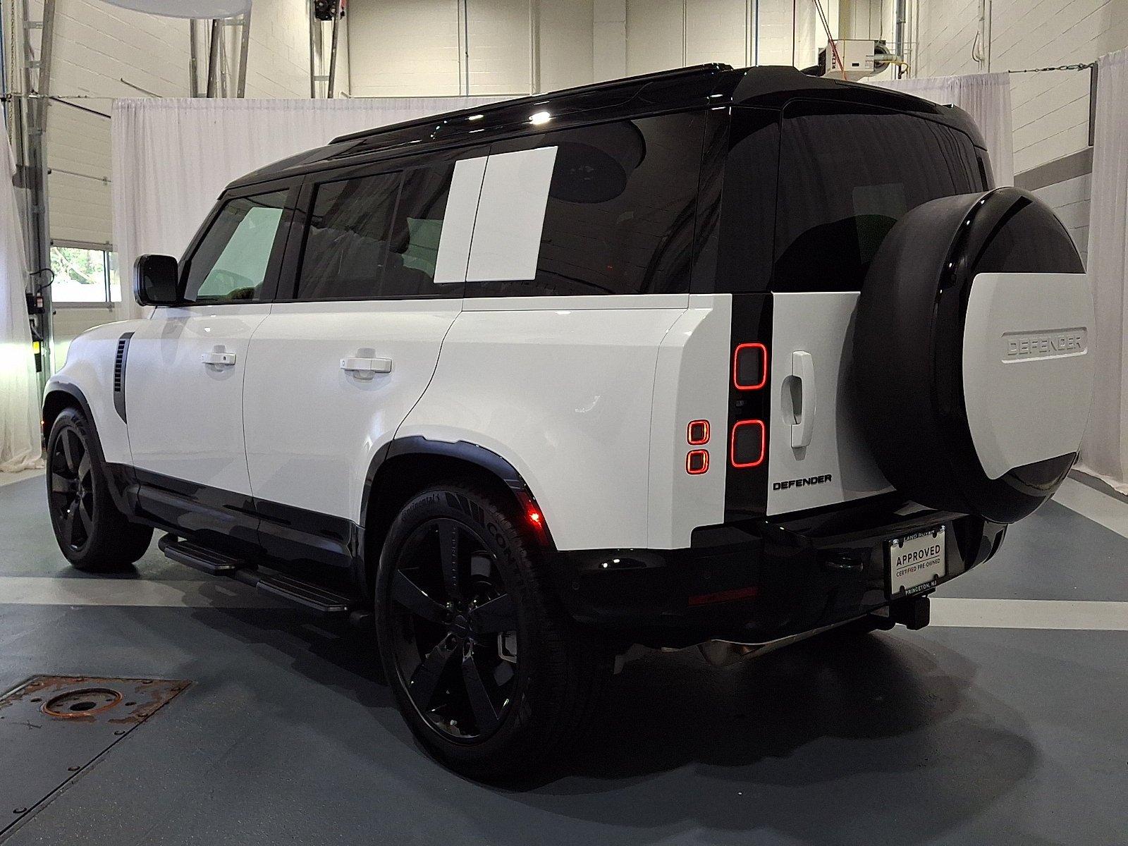 Certified Used 2026 Fuji White Land Rover  image 6