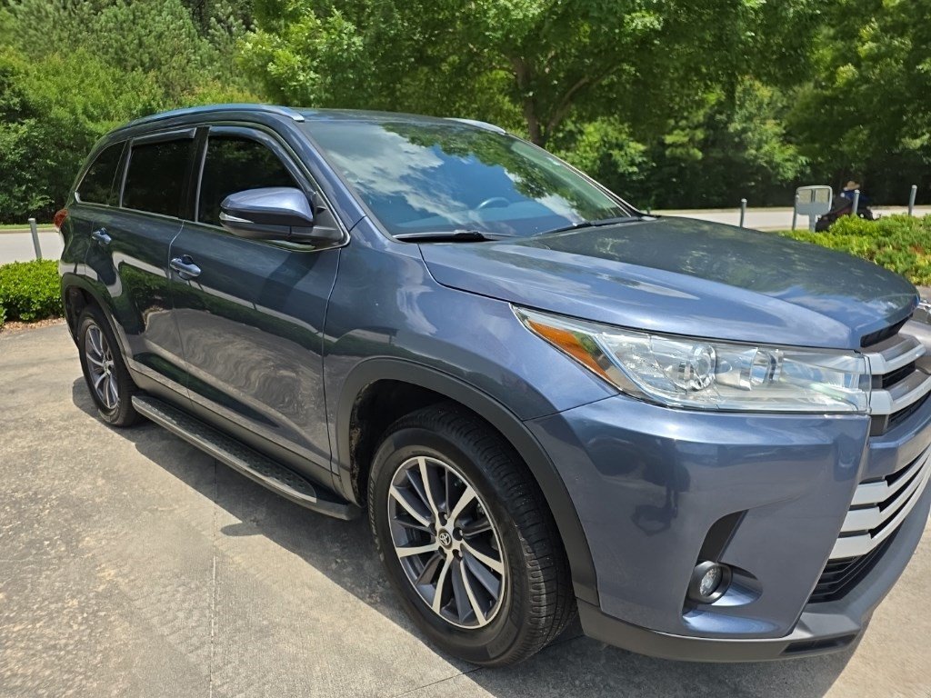Used 2019 Shoreline Mist Toyota XLE image 8