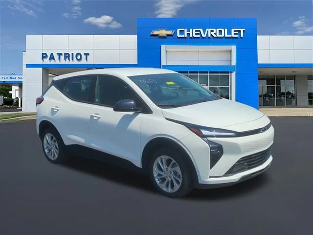 New 2027 Summit White Chevrolet LT image 4