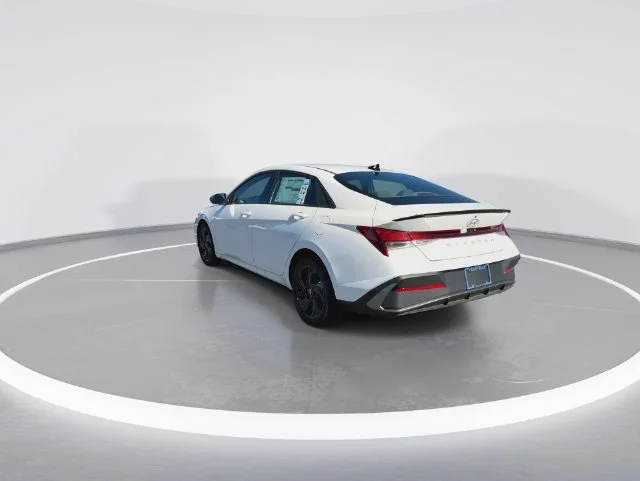 Used 2026 White Hyundai SEL Sport image 6