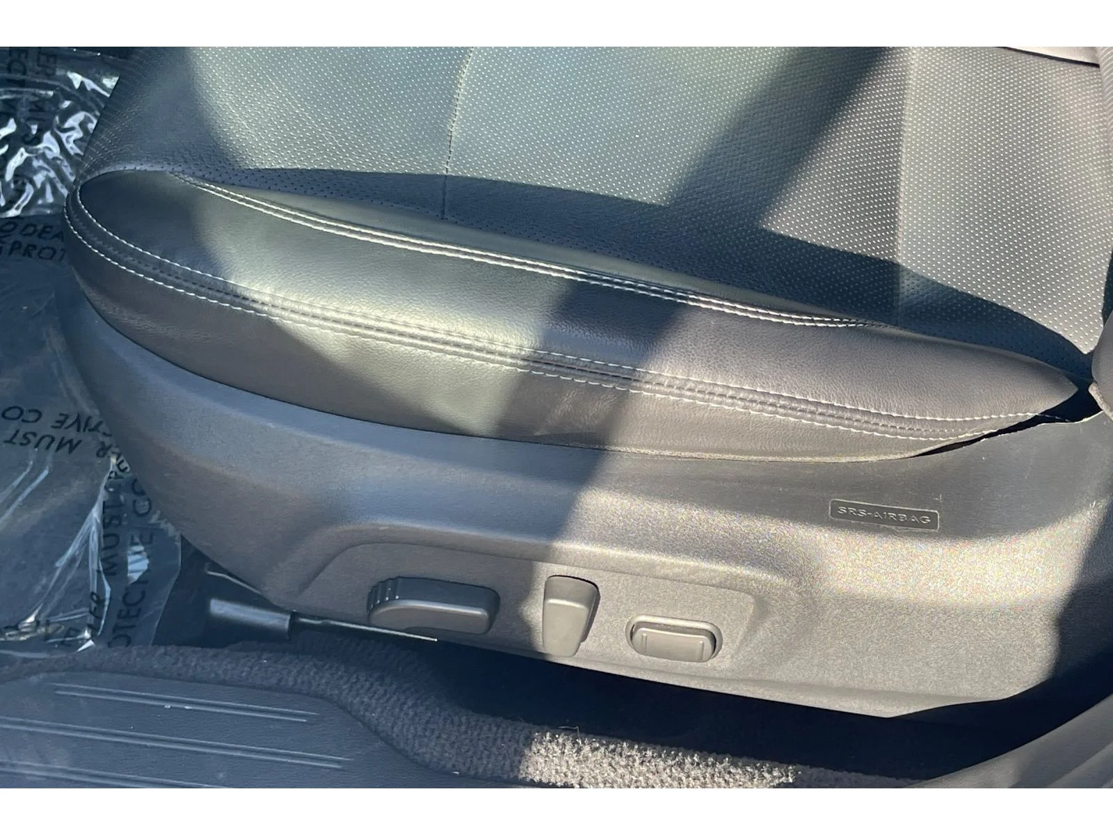 Used 2018 CRYSTAL WHITE PEA Subaru Limited image 13