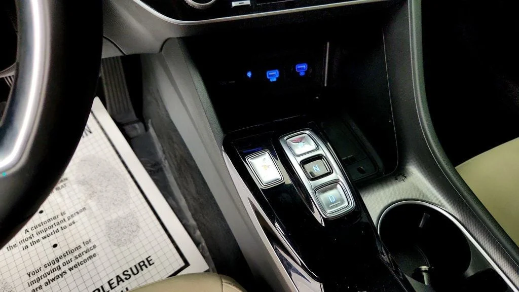 Used 2022 Phantom Black Hyundai SEL 2.5L w/ Convenience Pkg, Panoramic Sunroof & Digital Cluster image 17