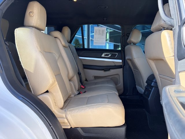 Used 2016 White Platinum Clearcoat Metallic Ford XLT image 28
