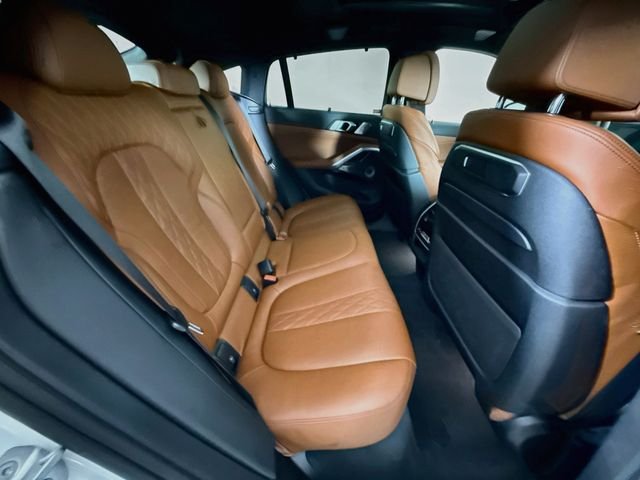 Used 2024 White Metallic BMW M60i image 29