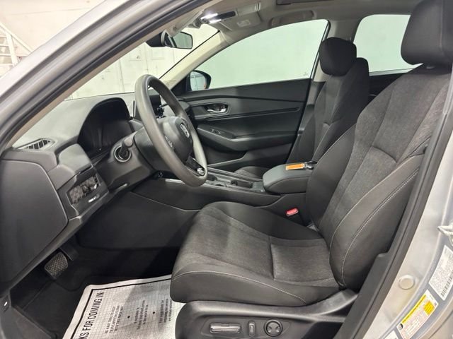 Used 2025  Honda SE image 11