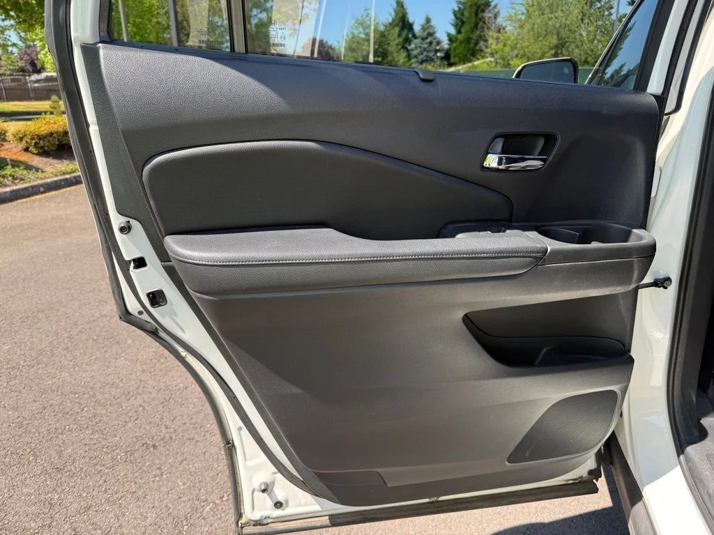 Used 2019 White Diamond Pearl Honda EX-L image 21