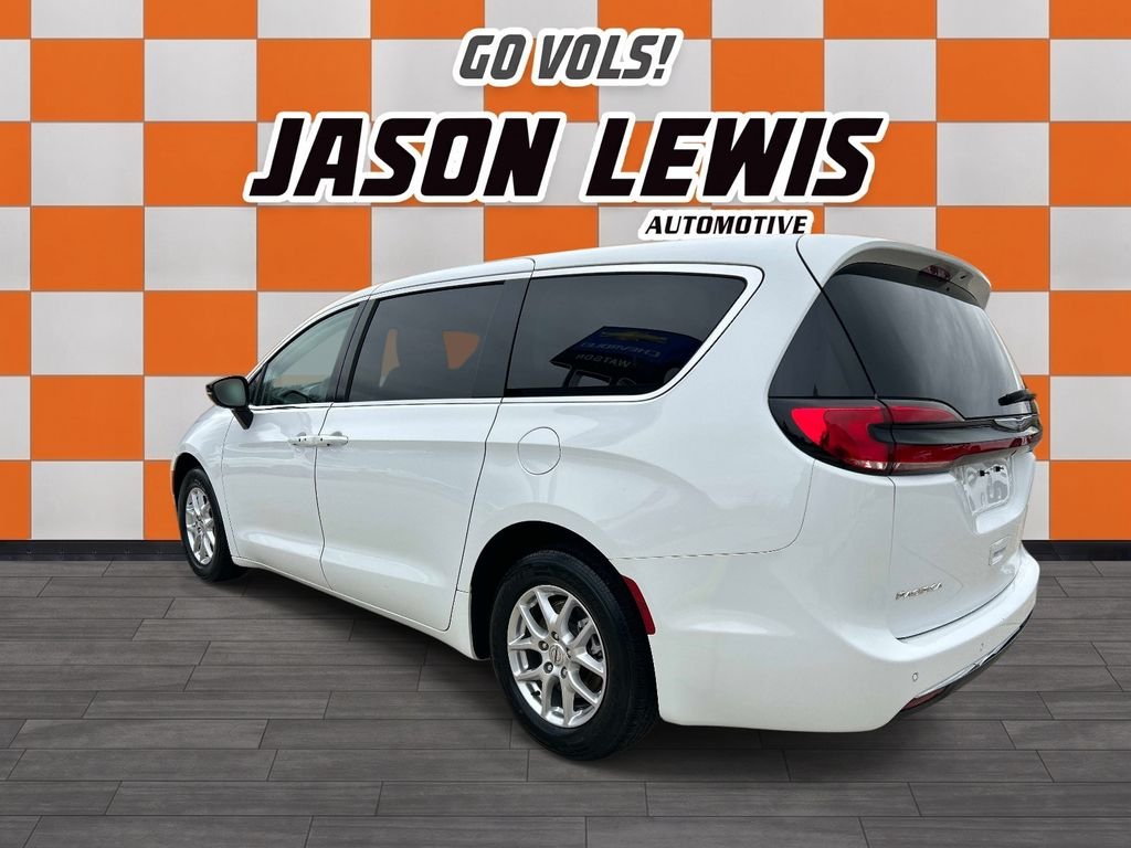 2024 Chrysler Pacifica Touring L - Photo 6