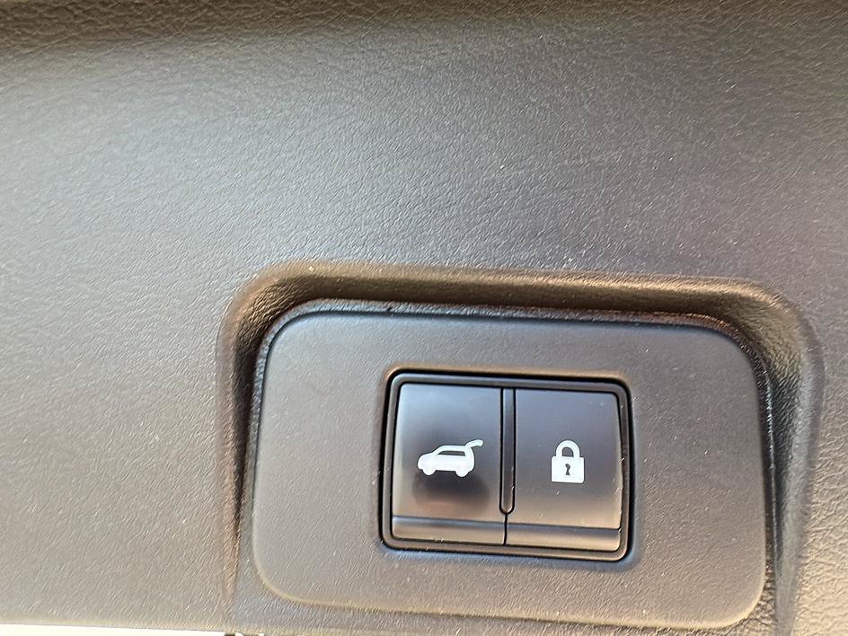 Used 2025 Super Black Nissan SV image 39